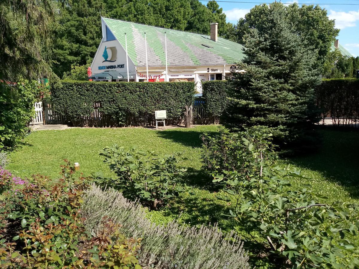 Отель Sorompo Vendeghaz Балатонкенезе Экстерьер фото